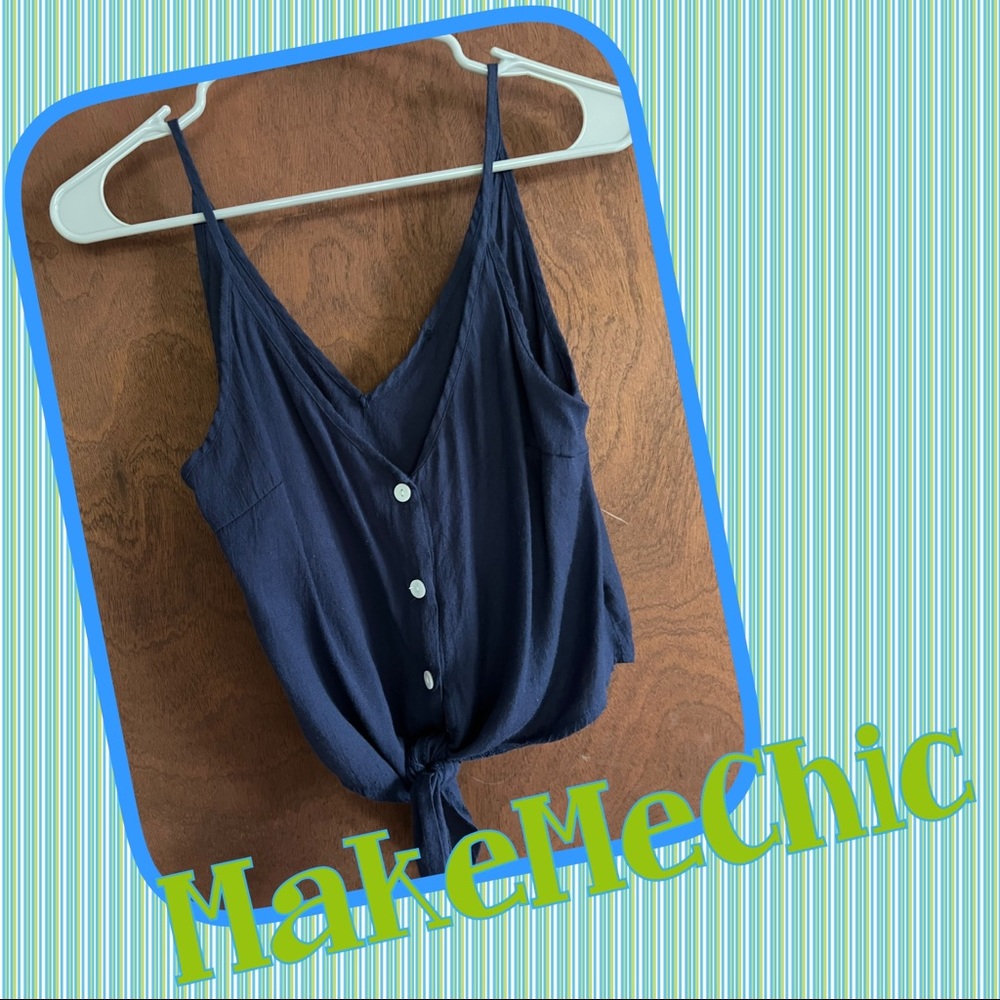 MakeMeChic V-Neck Button Tie Front Crop Top🔴